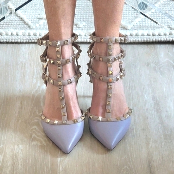 Valentino Garavani Shoes - VALENTINO GARAVANI Rockstud Caged 65 Leather Ankle Strap Pumps in light purple